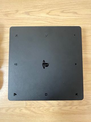 PS4 Slim Sony Negra + 3 Mandos