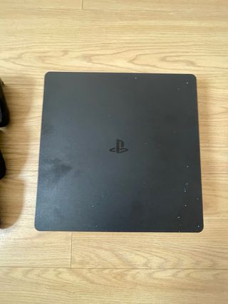 PS4 Slim Sony Negra + 3 Mandos