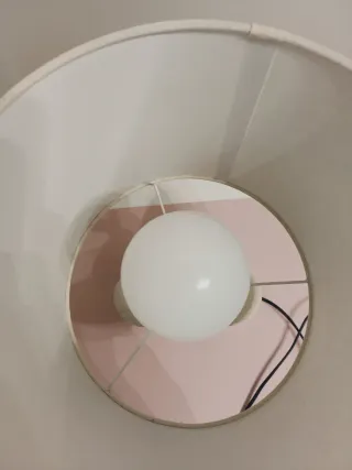 Lámpara de escritorio beige