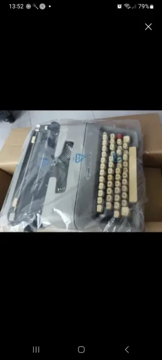 Máquina de escribir eléctrica.TIENE ALGUNOS FALLOS