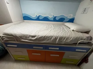 Cama compacta con escritorio y cajones