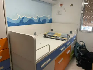 Cama compacta con escritorio y cajones