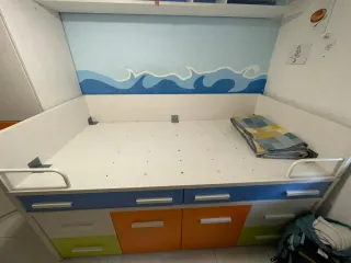 Cama compacta con escritorio y cajones