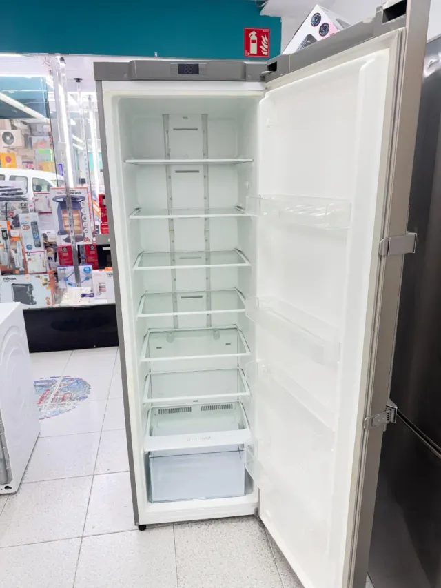 Nevera Corberó 1,85m x 60cm No Frost