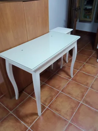 Mesilla de noche y mesa tocador