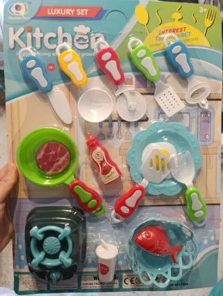 Cocinita Ikea con multitud de accesorios +  regalo