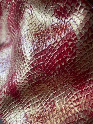 Clutch rojo grande piel genuina.