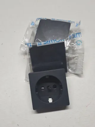 Enchufe Simón 82 Negro