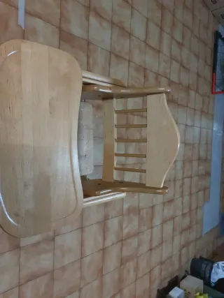 Trona de madera para bebé