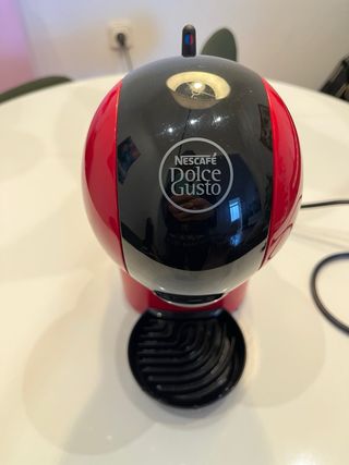 Cafetera Dolce Gusto Krups Roja y Negra