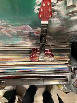 Guitarra Conmemorativa Queen