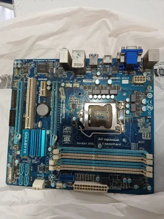 Placa Base Gigabyte GA-Z77M-D3H Socket 1155