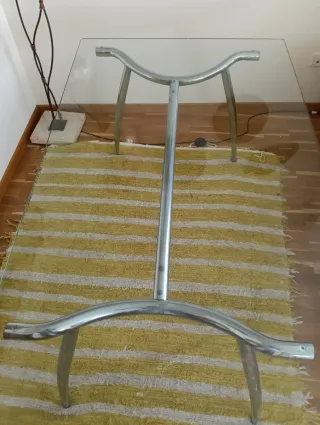 Mesa Cristal,patas metal. 8 comensales 150x90