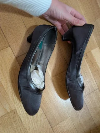 Zapatos MÖA negros tacón bajo brillantes