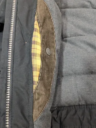 Abrigo Timberland negro plumas y capucha