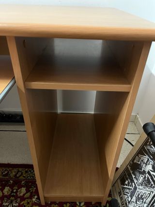 Escritorio de madera para ordenador