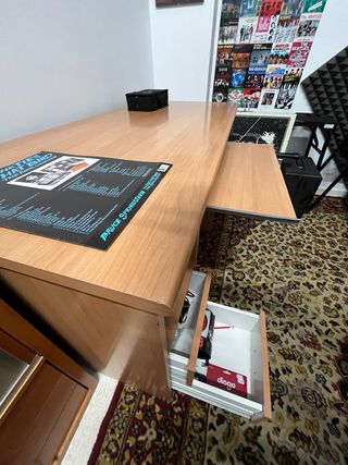 Escritorio de madera para ordenador