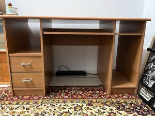 Escritorio de madera para ordenador