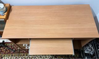 Escritorio de madera para ordenador