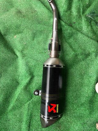 Akrapovic TMAX 560 Escape Carbono