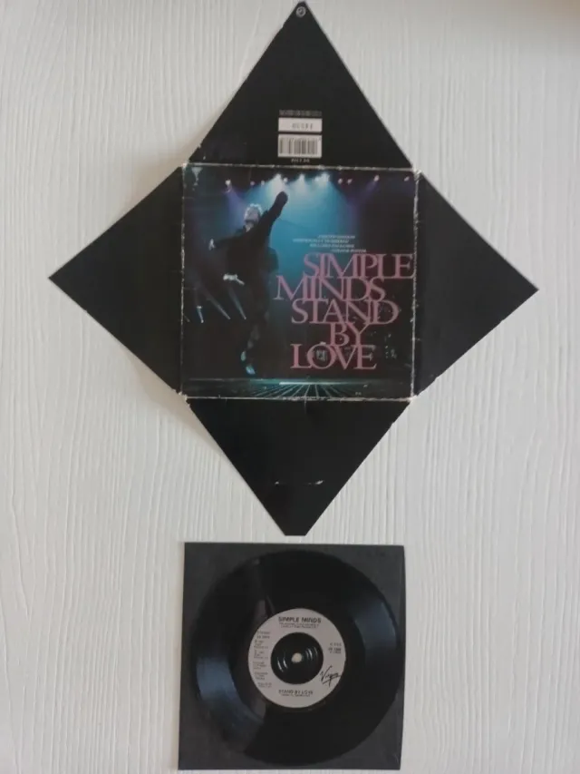 SINGLES SIMPLE MINDS