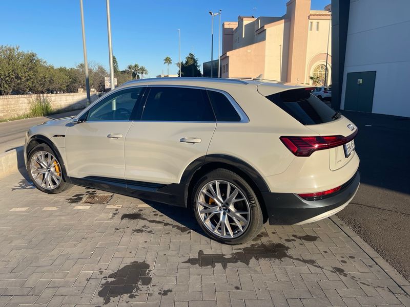 Audi e-tron 2020 - foto 1