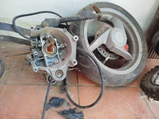 Motor Aprilia Area 51 con Rueda Trasera