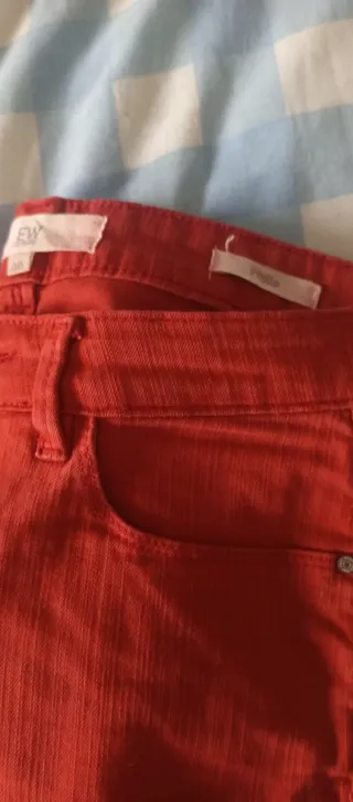Lote 2 pantalones marrones y rojos