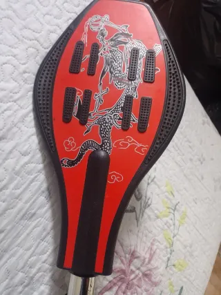 Patineta de dos ruedas con dragón