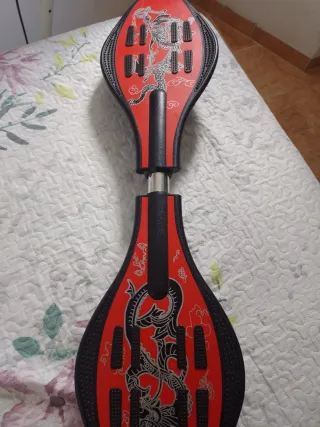 Patineta de dos ruedas con dragón