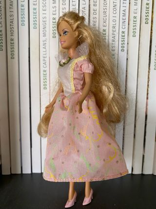 Muñeca Barbie Princesa  Vestido Rosa Mini 15 cm .