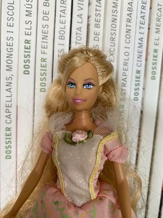 Muñeca Barbie Princesa  Vestido Rosa Mini 15 cm .