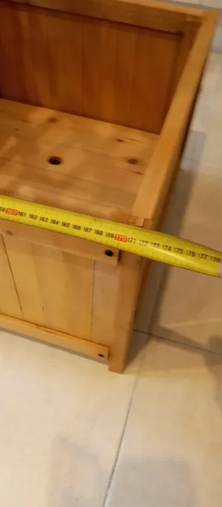 Pérgola de madera con jardineras