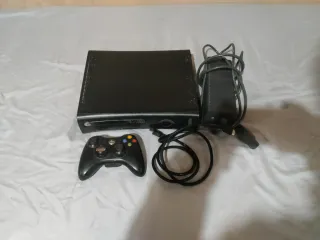 Xbox 360 Elite Negra + Mando y Fuente