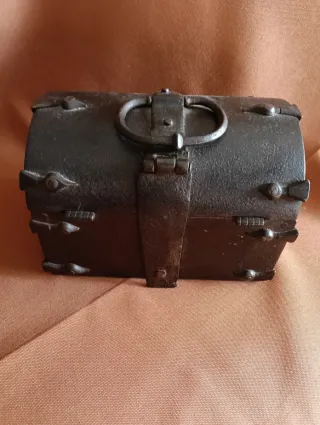 Cofre antiguo siglo XVI