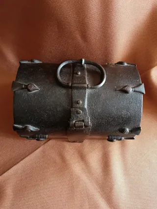 Cofre antiguo siglo XVI