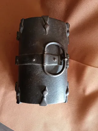 Cofre antiguo siglo XVI