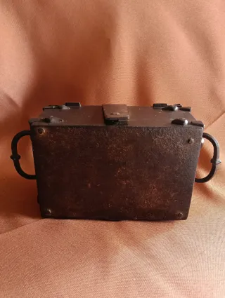 Cofre antiguo siglo XVI