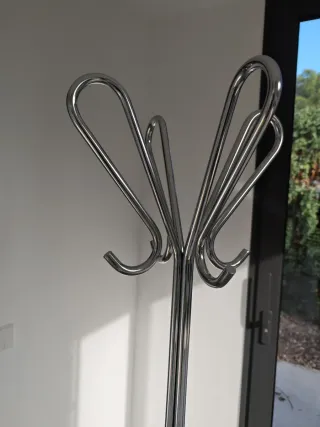 Perchero de diseño metal