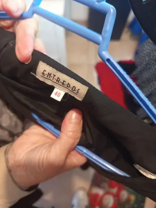 Falda Entredos negra con encaje