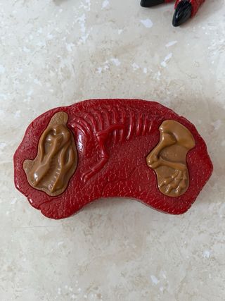 Dragón Rojo con Mando a Distancia