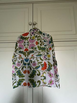 Blusa estampada floral manga larga