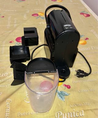 Cafetera Nespresso Negra