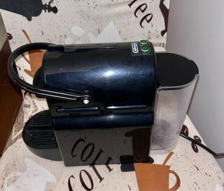 Cafetera Nespresso Negra