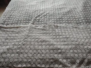 Tovaglia grande ricamata a mano bianca