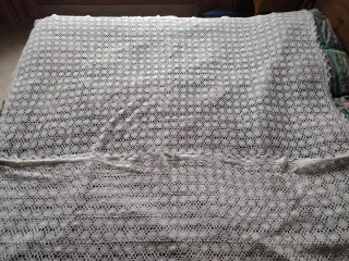 Tovaglia grande ricamata a mano bianca