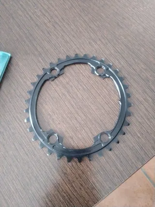 Absolute Black Plato Ovalado Premium Road