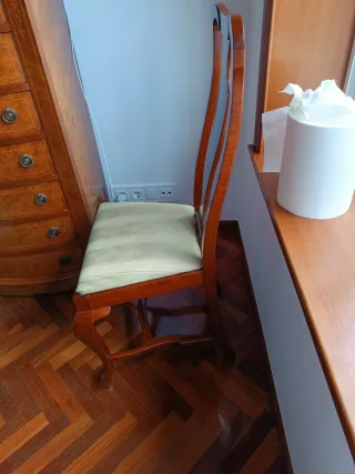 8 Sillas de comedor madera y tela