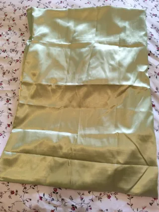 NUEVAS!!! 2 Fundas color verde Satinado. Preciosas