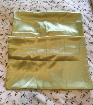 NUEVAS!!! 2 Fundas color verde Satinado. Preciosas